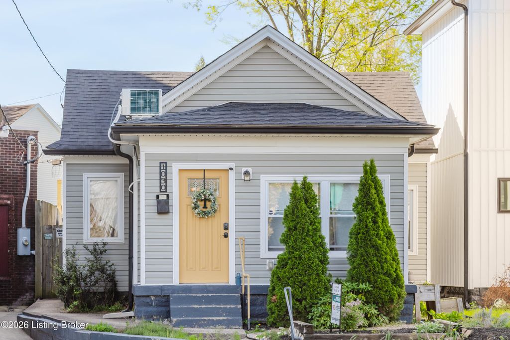 Photo of 1030 E Oak St, Louisville, KY 40204 (MLS # 1714265)