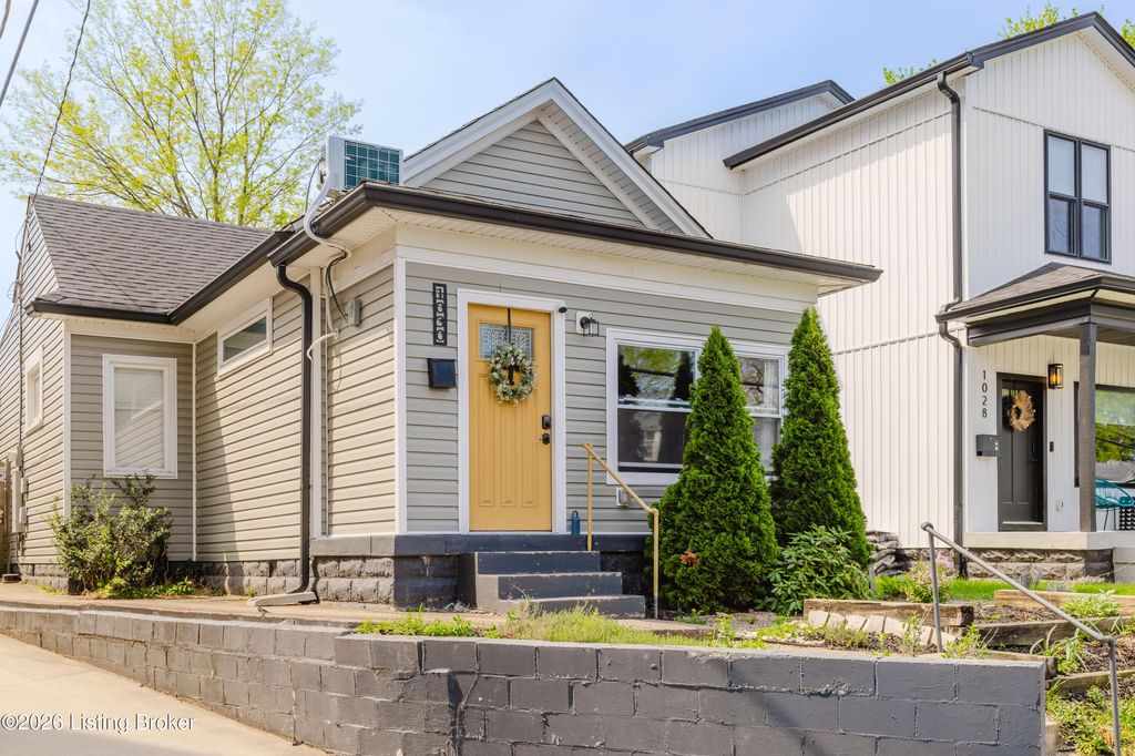 Photo of 1030 E Oak St, Louisville, KY 40204 (MLS # 1714265)