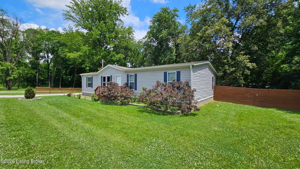Photo of 6815 Memory Ln, Louisville, KY 40258 (MLS # 1720401)