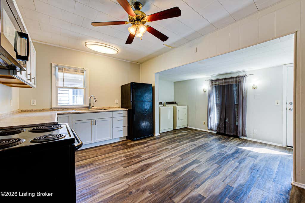 Photo of 2123 Bradley Ave, Louisville, KY 40217 (MLS # 1723895)