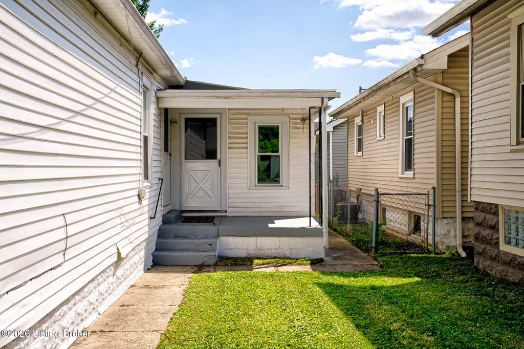 Photo of 2123 Bradley Ave, Louisville, KY 40217 (MLS # 1723895)