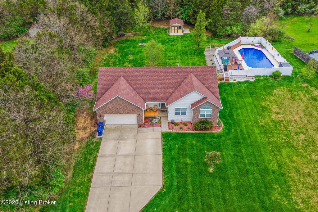 Photo of 3006 Mint Julep Ct, Crestwood, KY 40014 (MLS # 1713597)