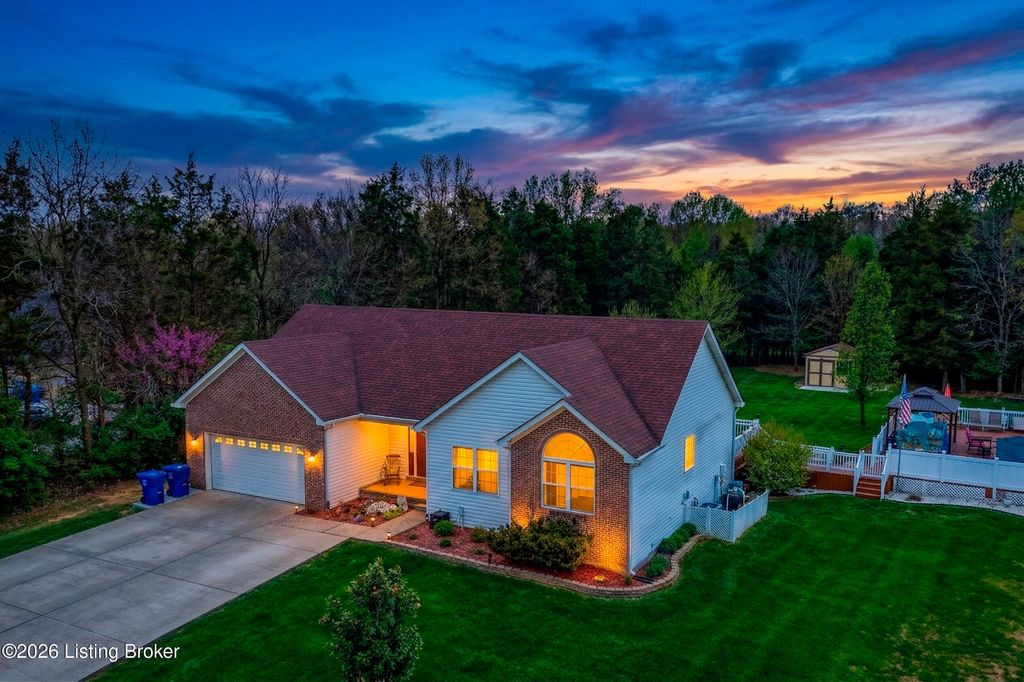 Photo of 3006 Mint Julep Ct, Crestwood, KY 40014 (MLS # 1713597)