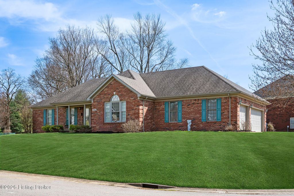 Photo of 6700 Crispa Ct, Louisville, KY 40228 (MLS # 1712051)