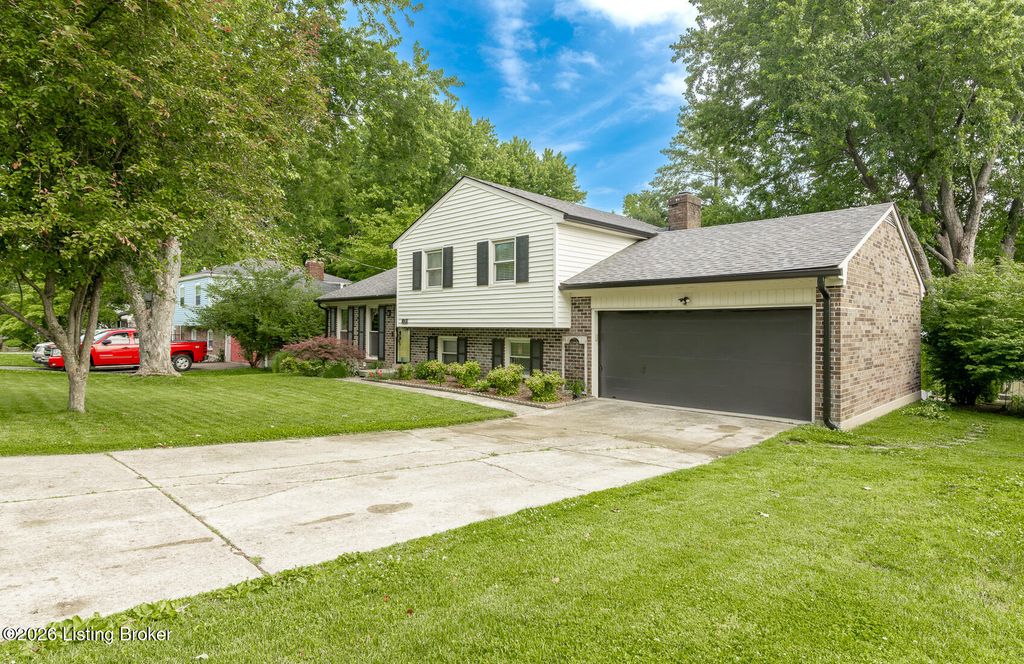 Photo of 1013 Forest Ln, Goshen, KY 40026 (MLS # 1718464)