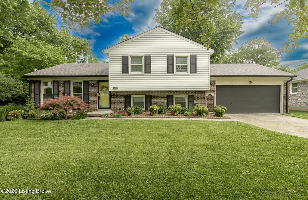 Photo of 1013 Forest Ln, Goshen, KY 40026 (MLS # 1718464)