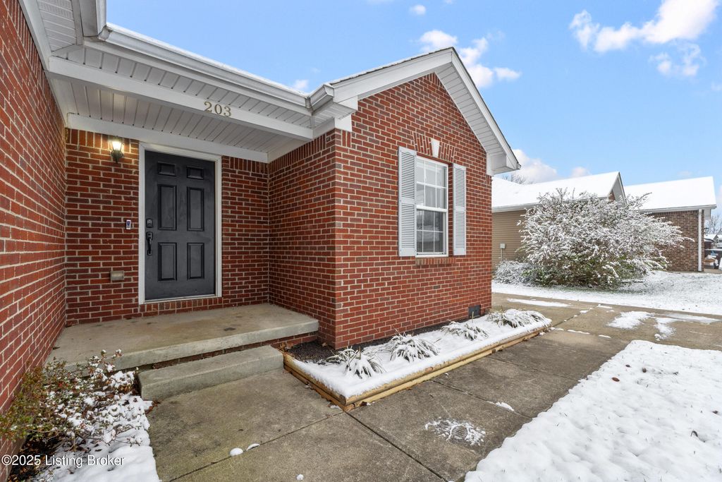 Photo of 203 Swan Way, Taylorsville, KY 40071 (MLS # 1704727)