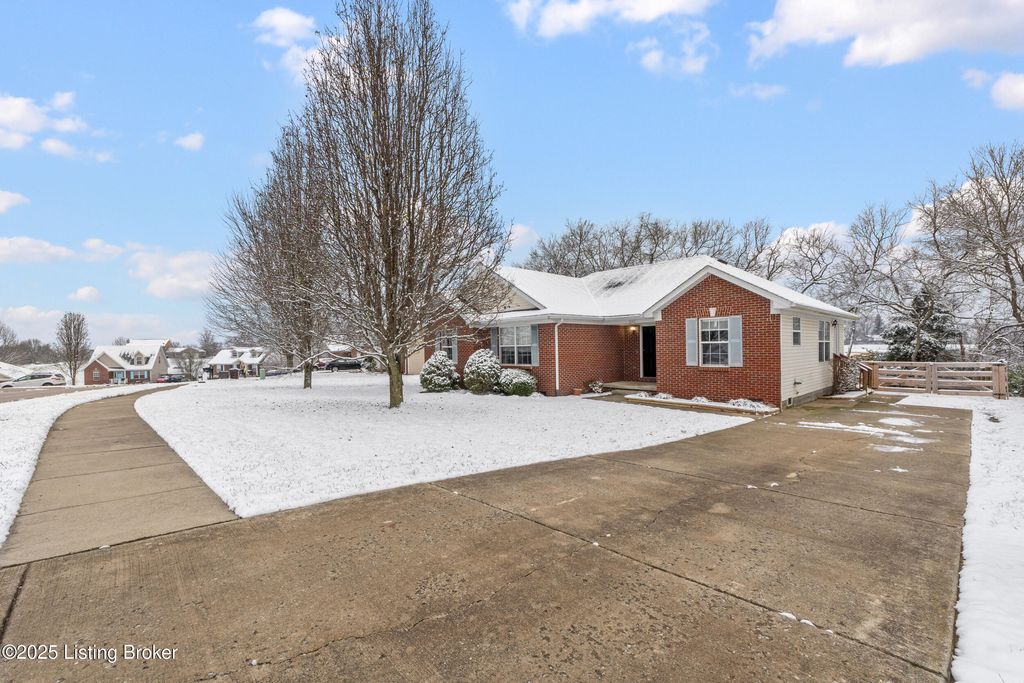 Photo of 203 Swan Way, Taylorsville, KY 40071 (MLS # 1704727)