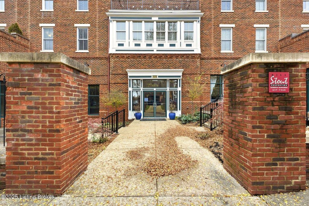 Photo of 10619 Meeting St #212, Prospect, KY 40059 (MLS # 1703991)