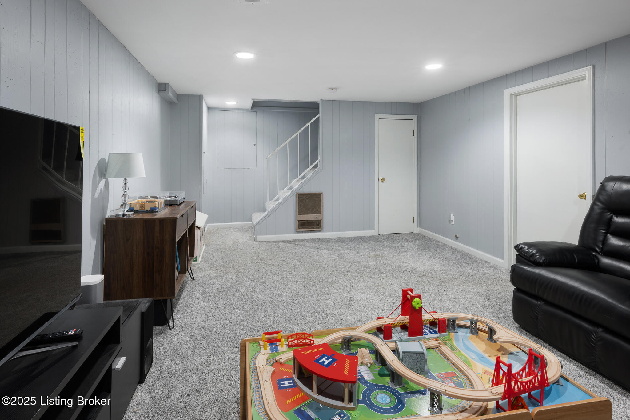 221 Norbourne Blvd, Louisville, Pennsylvania image 32