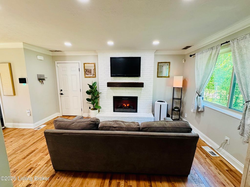 Photo of 8809 Old Ironsides Dr, Louisville, KY 40228 (MLS # 1719639)