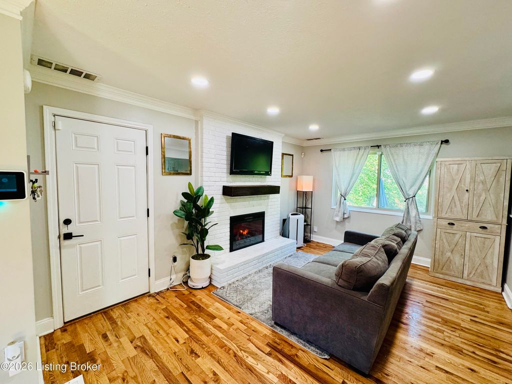 Photo of 8809 Old Ironsides Dr, Louisville, KY 40228 (MLS # 1719639)