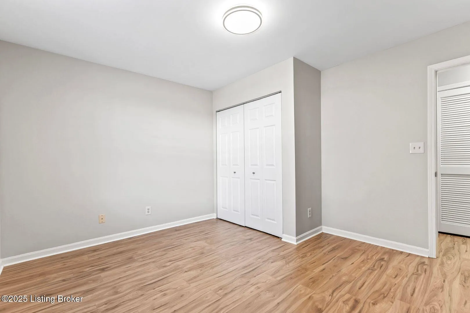 Louisville, Kentucky 40245, United States, 2 Bedrooms Bedrooms, ,1 BathroomBathrooms,Residential,Active,1563