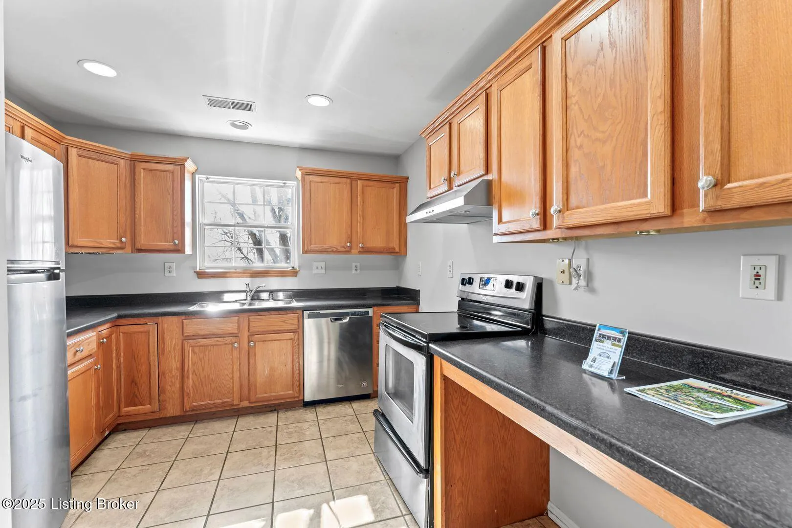 Louisville, Kentucky 40245, United States, 2 Bedrooms Bedrooms, ,1 BathroomBathrooms,Residential,Active,1563