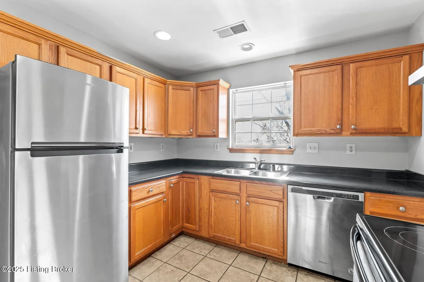 Louisville, Kentucky 40245, United States, 2 Bedrooms Bedrooms, ,1 BathroomBathrooms,Residential,Active,1563