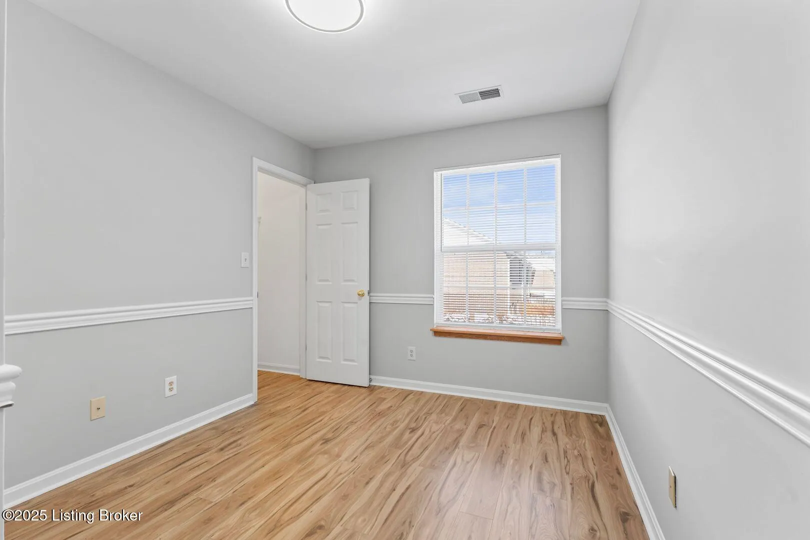 Louisville, Kentucky 40245, United States, 2 Bedrooms Bedrooms, ,1 BathroomBathrooms,Residential,Active,1563