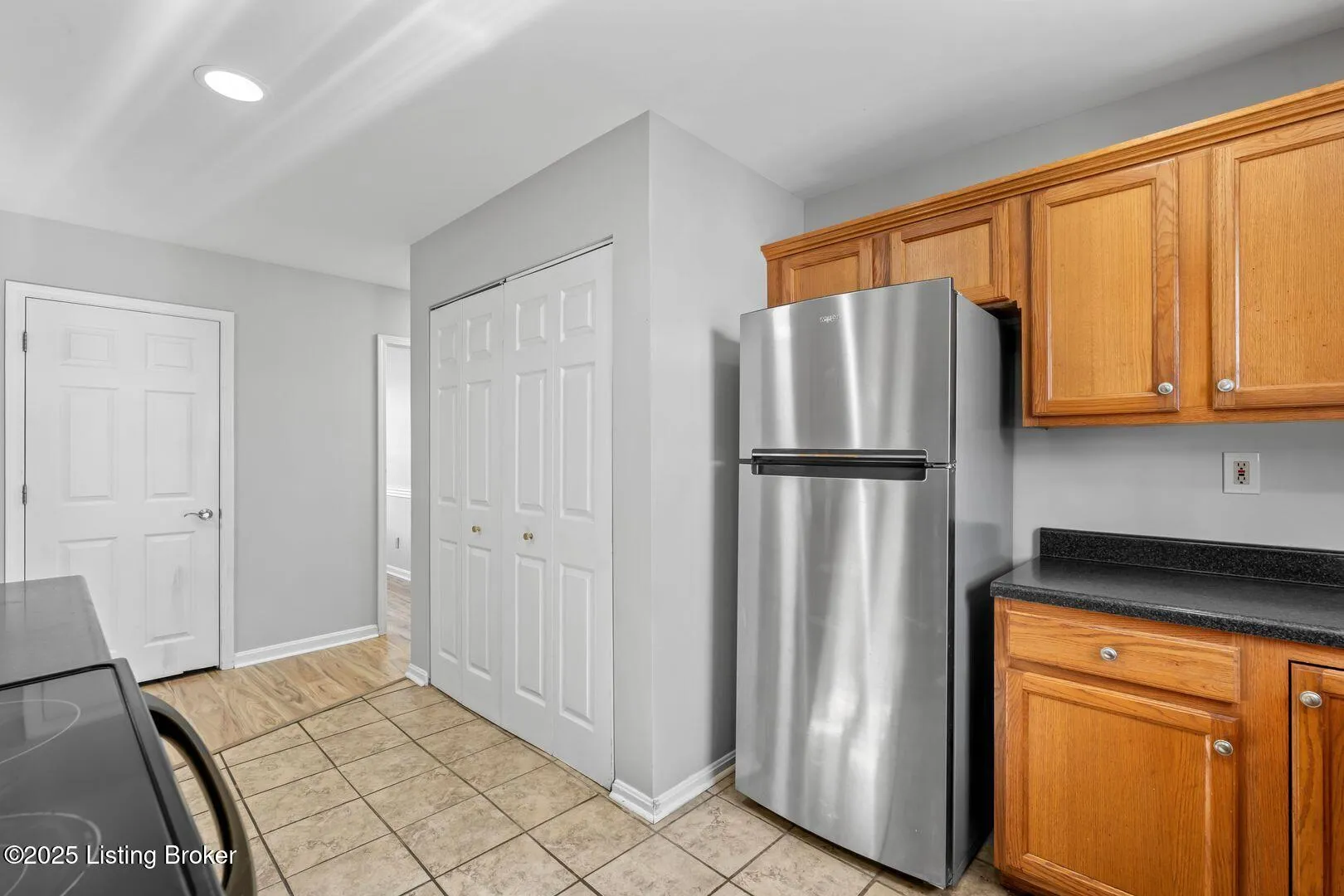 Louisville, Kentucky 40245, United States, 2 Bedrooms Bedrooms, ,1 BathroomBathrooms,Residential,Active,1563