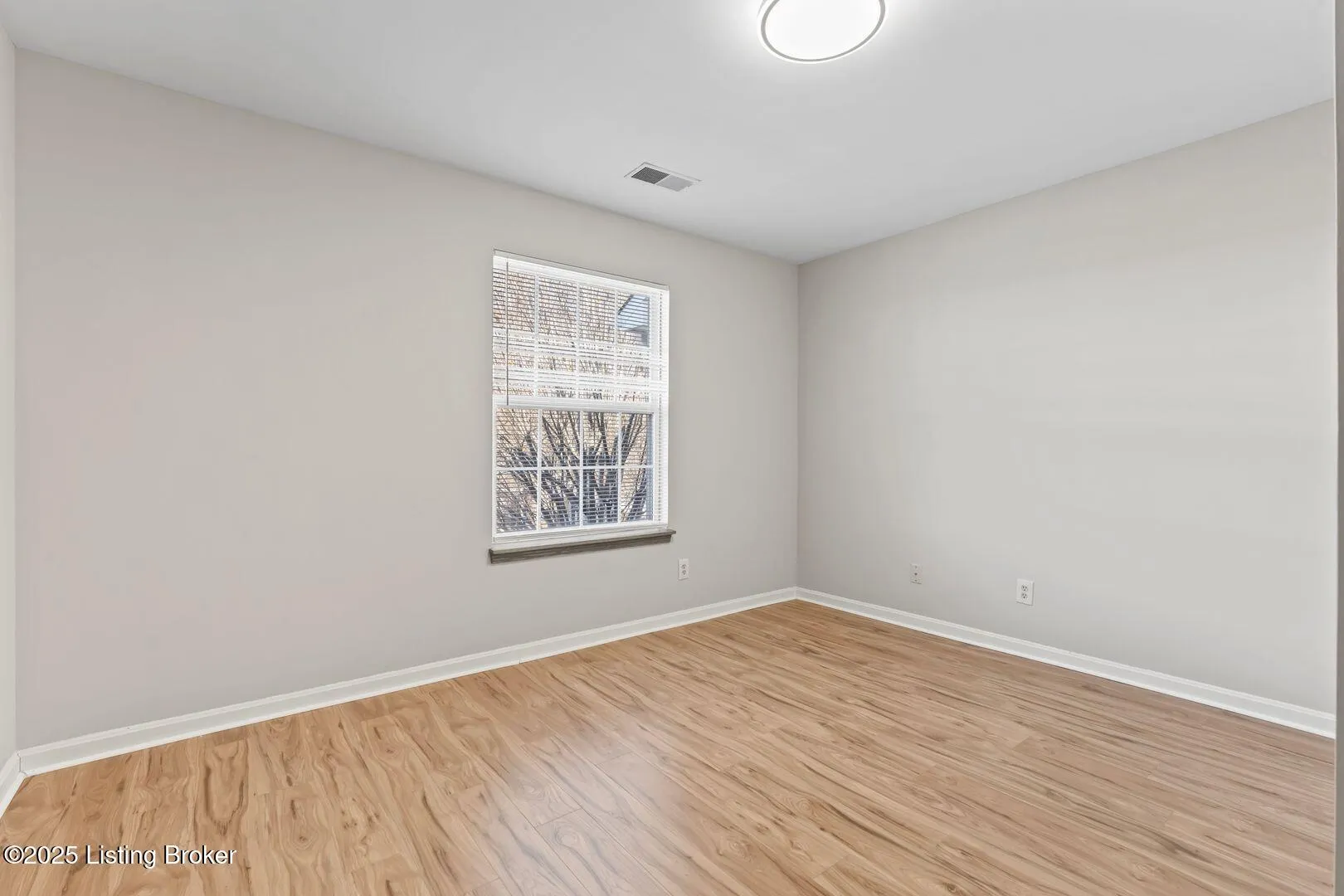 Louisville, Kentucky 40245, United States, 2 Bedrooms Bedrooms, ,1 BathroomBathrooms,Residential,Active,1563