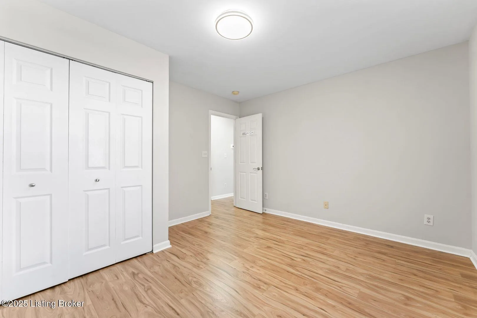 Louisville, Kentucky 40245, United States, 2 Bedrooms Bedrooms, ,1 BathroomBathrooms,Residential,Active,1563