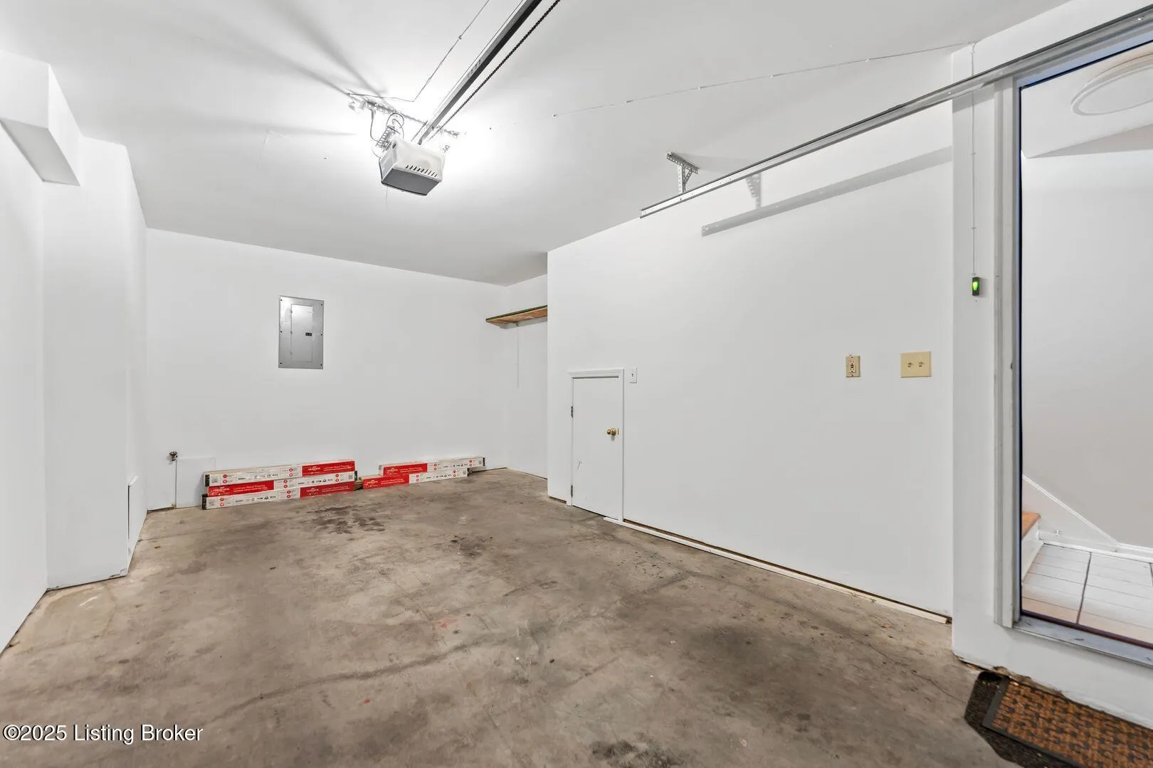 Louisville, Kentucky 40245, United States, 2 Bedrooms Bedrooms, ,1 BathroomBathrooms,Residential,Active,1563