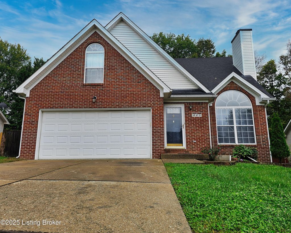 Photo of 223 Woodfield Cir, Shelbyville, KY 40065 (MLS # 1715240)