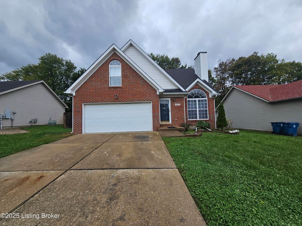 Photo of 223 Woodfield Cir, Shelbyville, KY 40065 (MLS # 1715240)