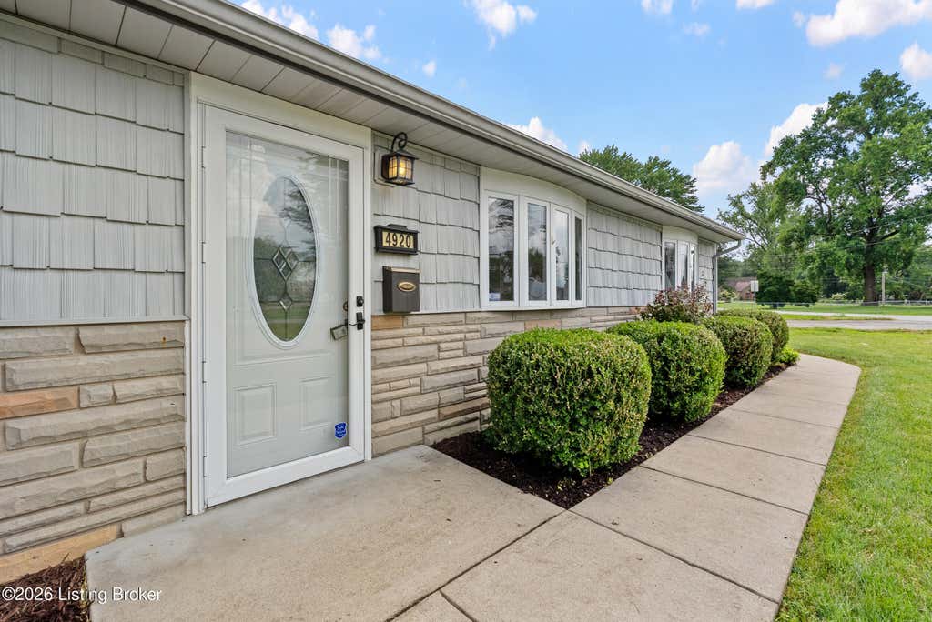 Photo of 4920 Ana Terrace, Louisville, KY 40272 (MLS # 1723790)