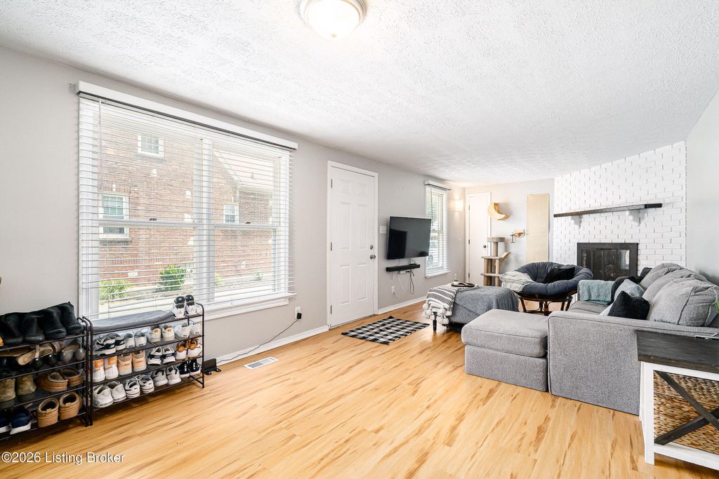 Photo of 2134 Glenworth Ave, Louisville, KY 40218 (MLS # 1717583)