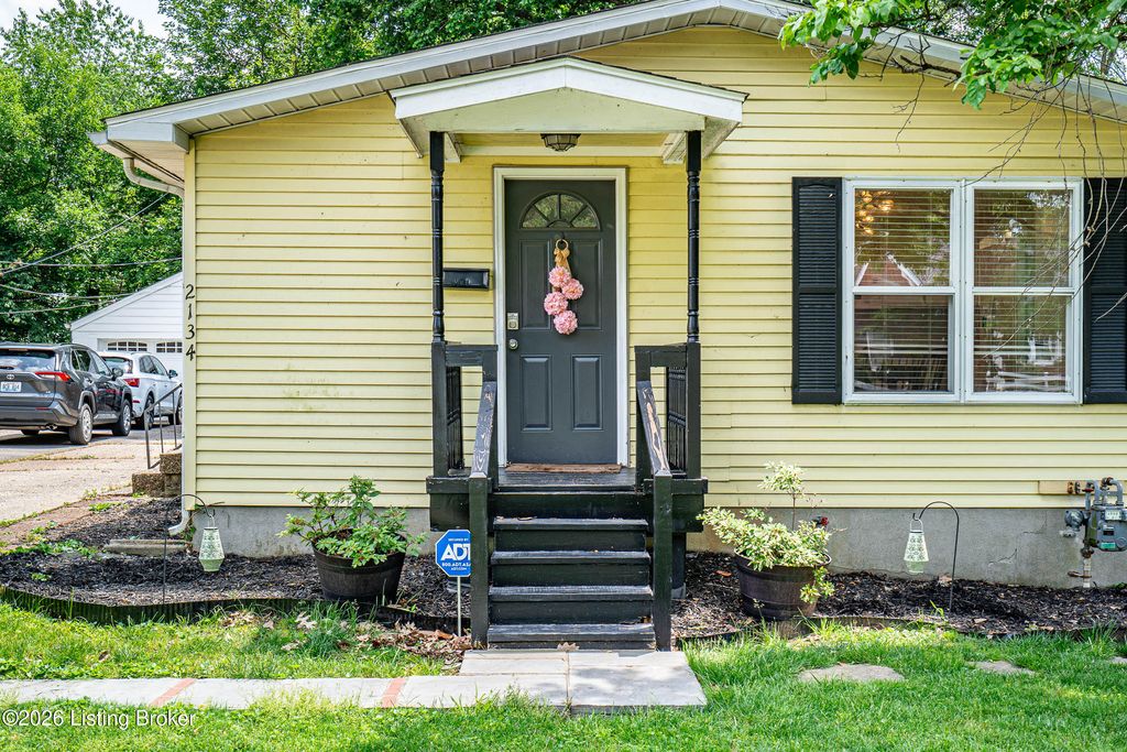 Photo of 2134 Glenworth Ave, Louisville, KY 40218 (MLS # 1717583)
