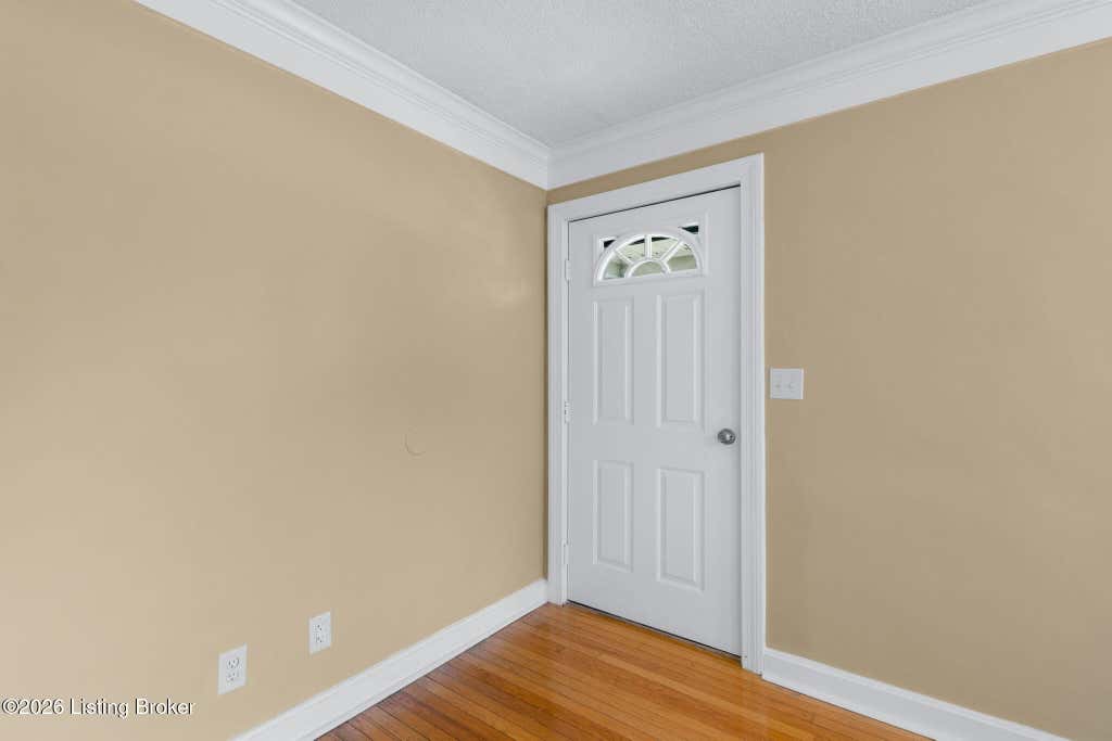 Photo of 1917 Upper Hunters Trace, Louisville, KY 40216 (MLS # 1726928)