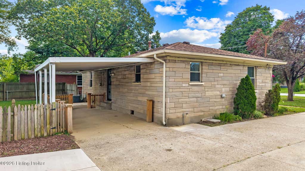 Photo of 1917 Upper Hunters Trace, Louisville, KY 40216 (MLS # 1726928)