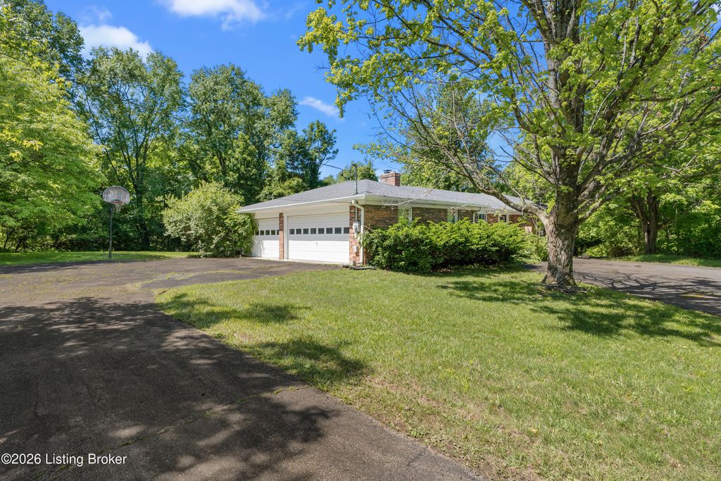 Photo of 6210 Beulah Church Rd, Louisville, KY 40228 (MLS # 1717275)