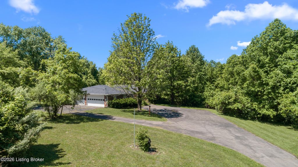 Photo of 6210 Beulah Church Rd, Louisville, KY 40228 (MLS # 1717275)