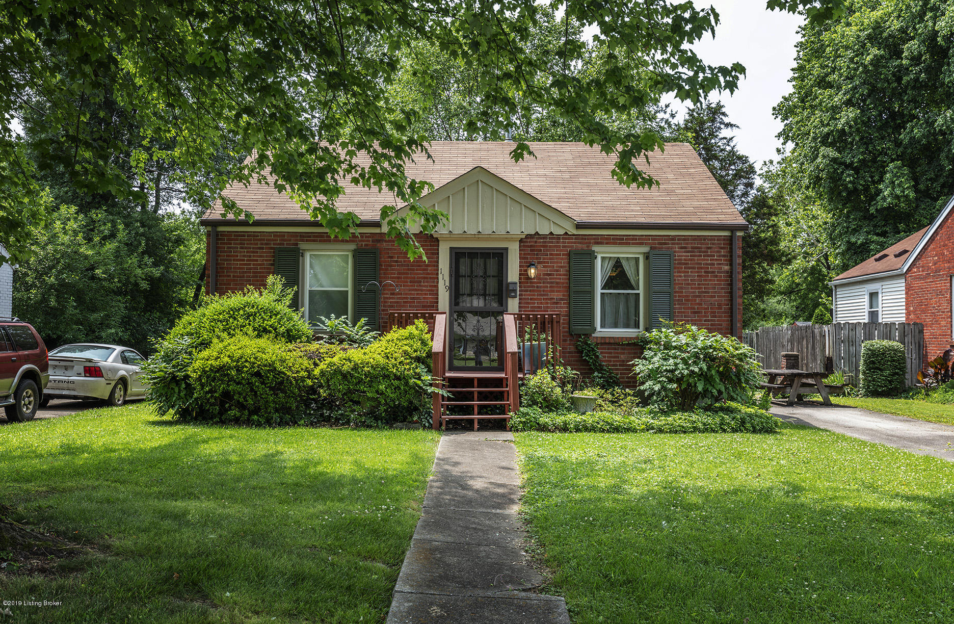 Welcome to 1119 W. Indian Trail