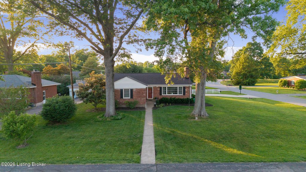 Photo of 4327 Alicent Rd, Louisville, KY 40207 (MLS # 1717675)