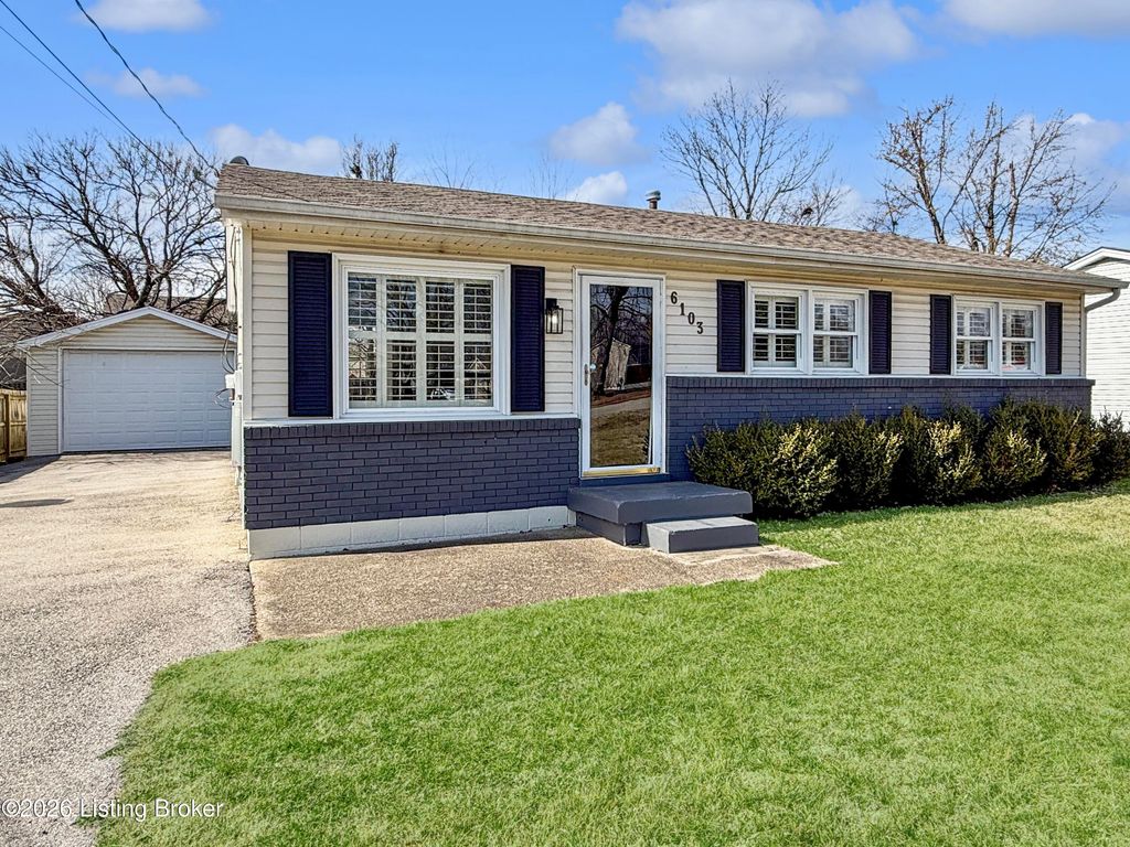 Photo of 6103 Herron Ct, Louisville, KY 40229 (MLS # 1710044)