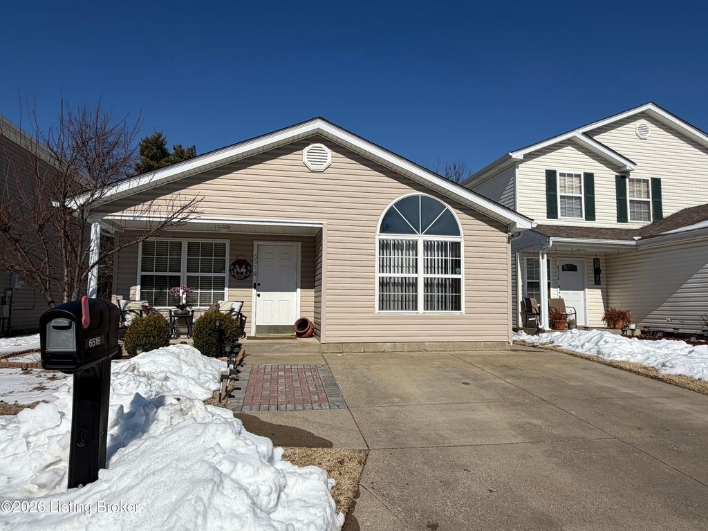 Photo of 6516 Cottagemeadow Dr, Louisville, KY 40218 (MLS # 1708691)