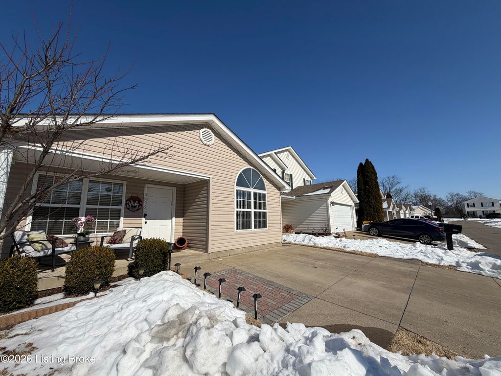 Photo of 6516 Cottagemeadow Dr, Louisville, KY 40218 (MLS # 1708691)