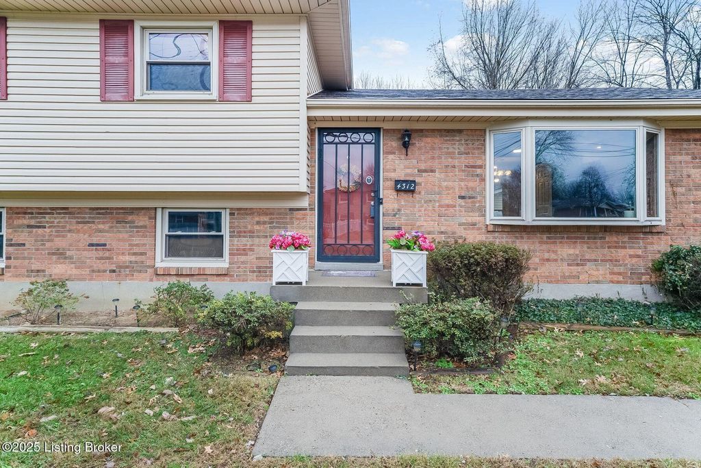 Photo of 4312 Retreat Rd, Louisville, KY 40219 (MLS # 1705226)