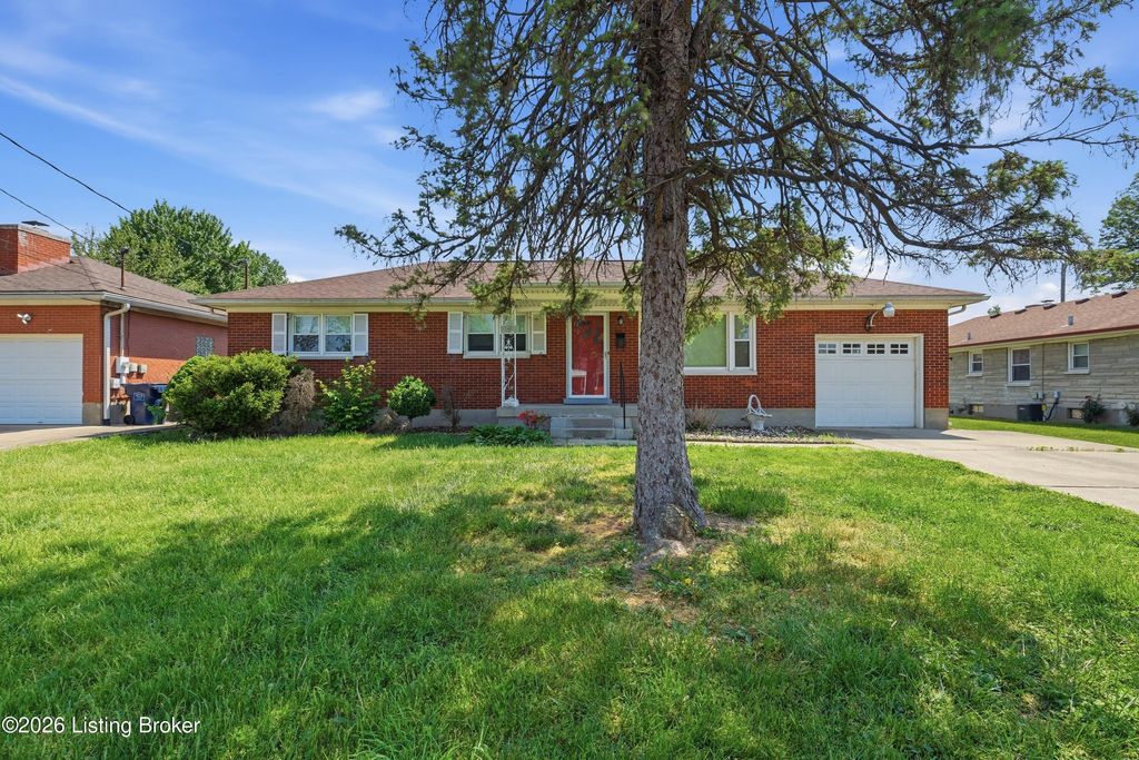 Photo of 2236 Deveron Dr, Louisville, KY 40216 (MLS # 1715903)