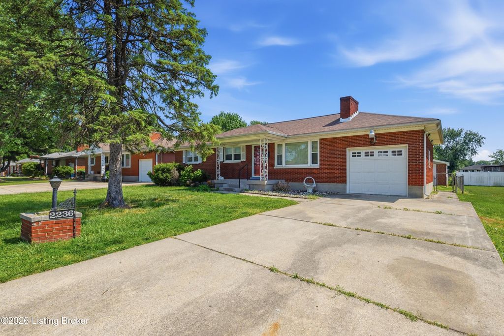 Photo of 2236 Deveron Dr, Louisville, KY 40216 (MLS # 1715903)