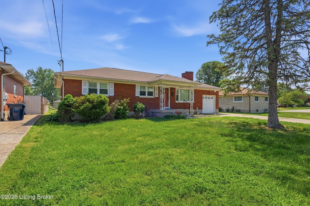 Photo of 2236 Deveron Dr, Louisville, KY 40216 (MLS # 1715903)