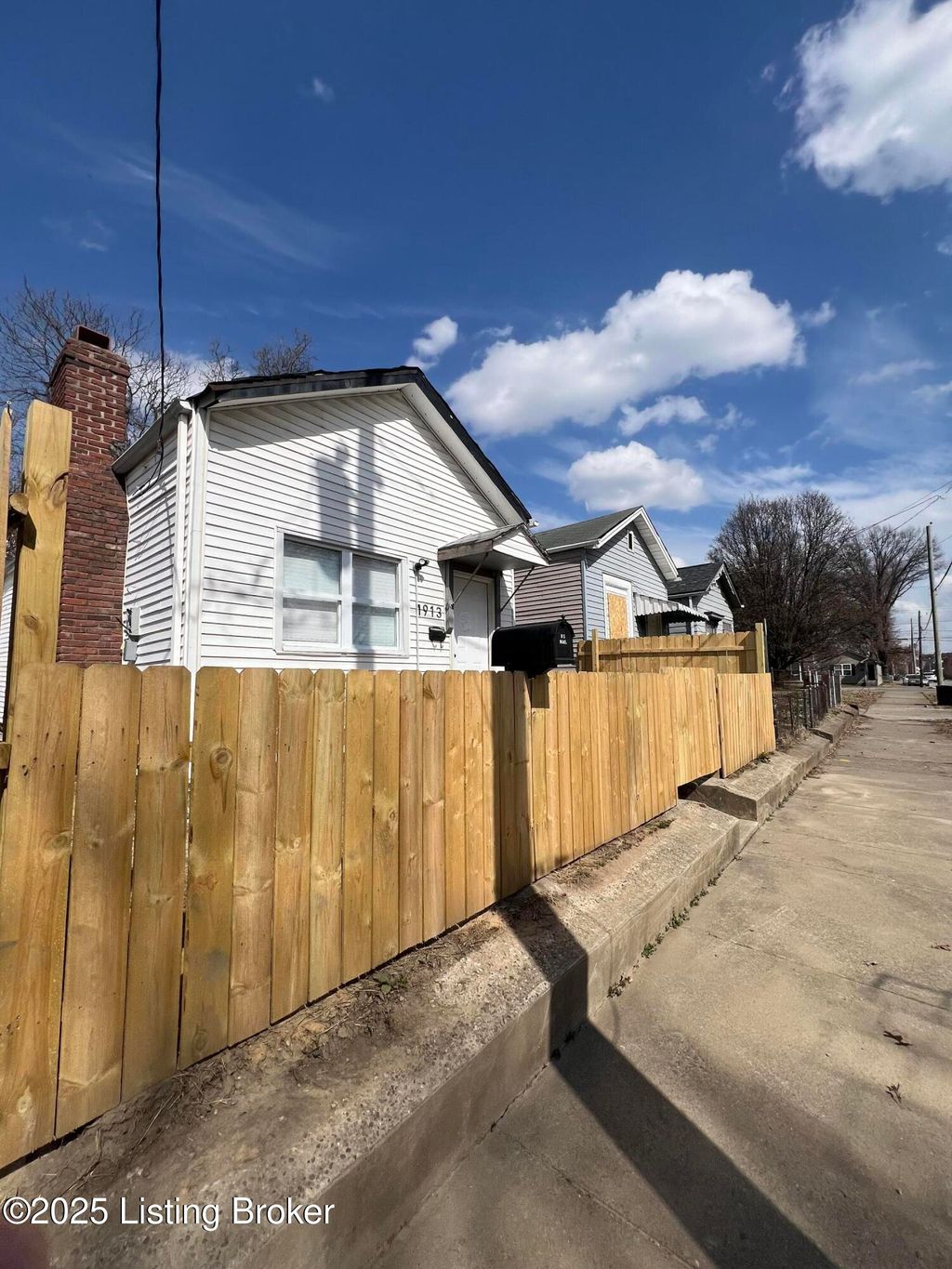 Photo of 1913 Duncan St, Louisville, KY 40203 (MLS # 1704123)