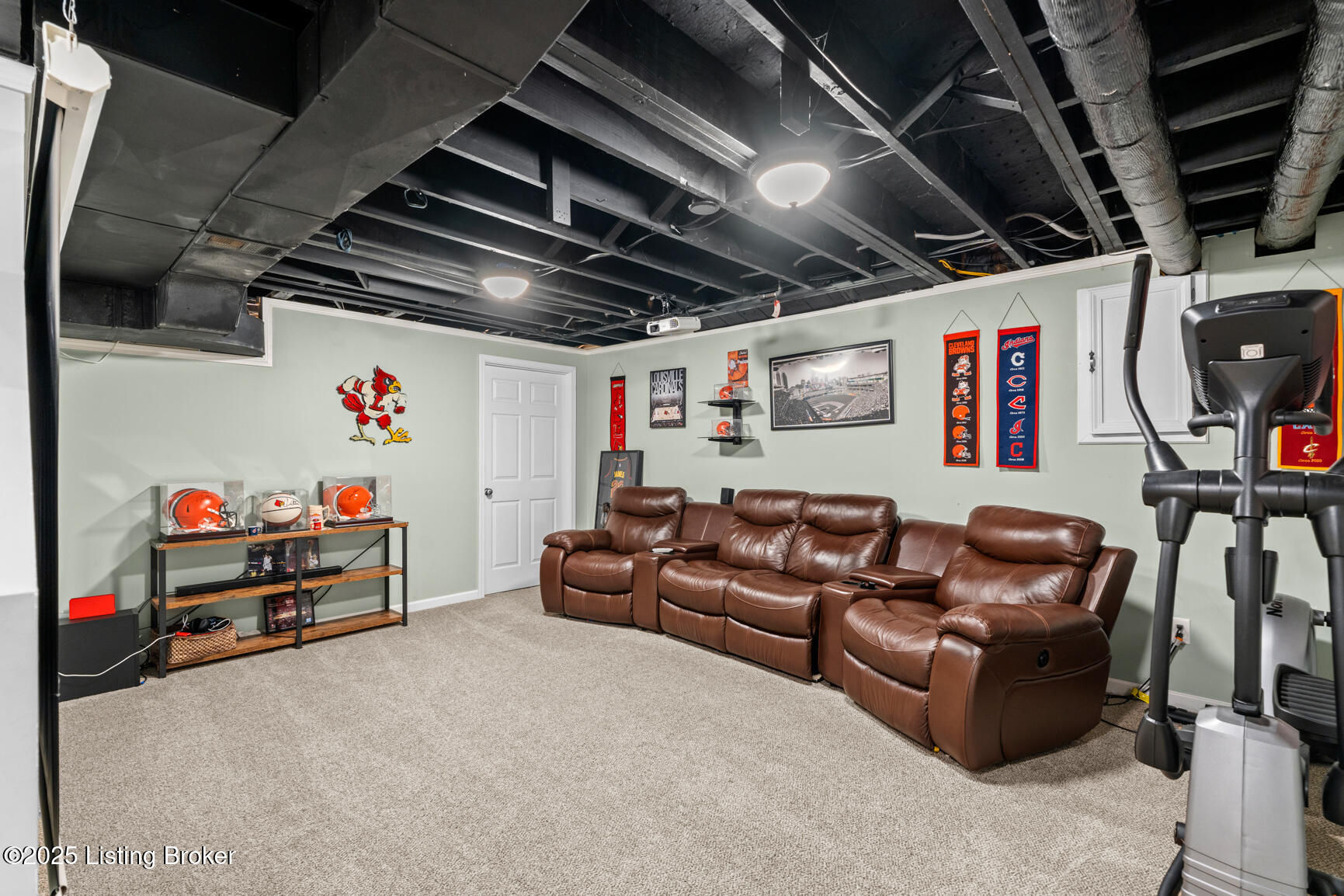 8809 Linn Station Rd, Louisville, Kentucky image 38