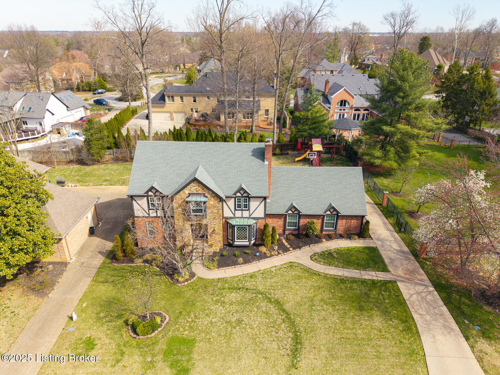 8809 Linn Station Rd, Louisville, Kentucky image 47