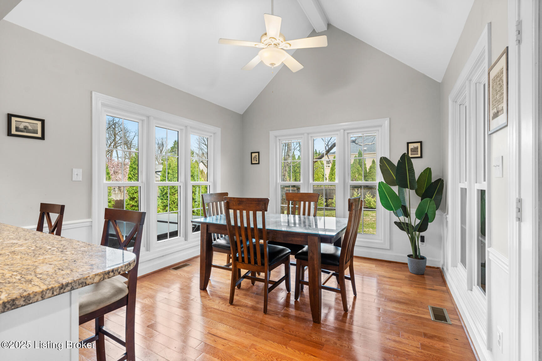 8809 Linn Station Rd, Louisville, Kentucky image 13