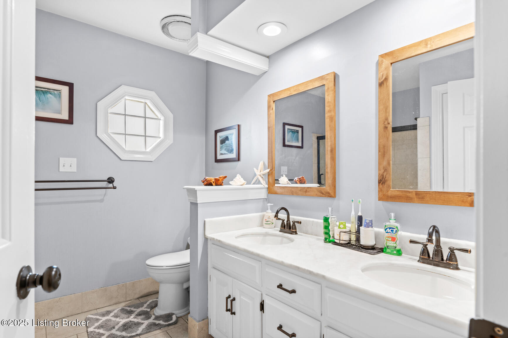 8809 Linn Station Rd, Louisville, Kentucky image 36