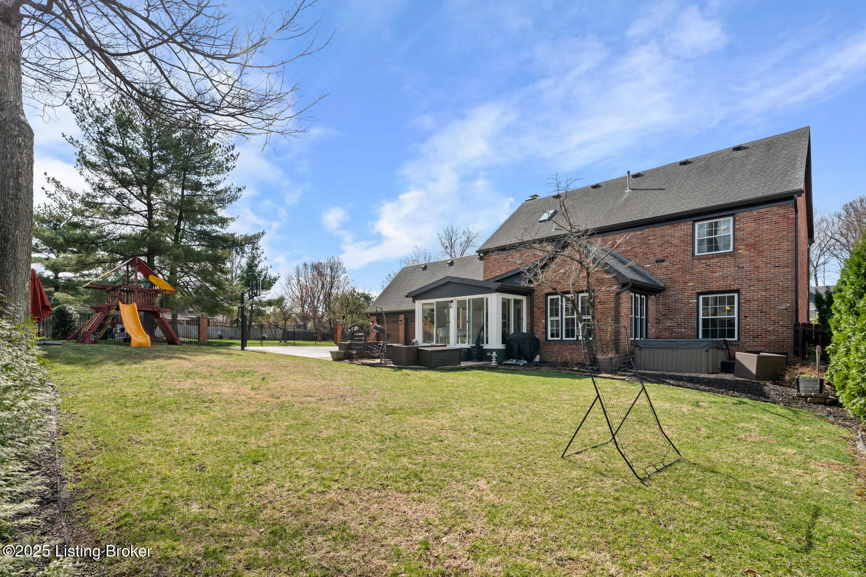 8809 Linn Station Rd, Louisville, Kentucky image 46