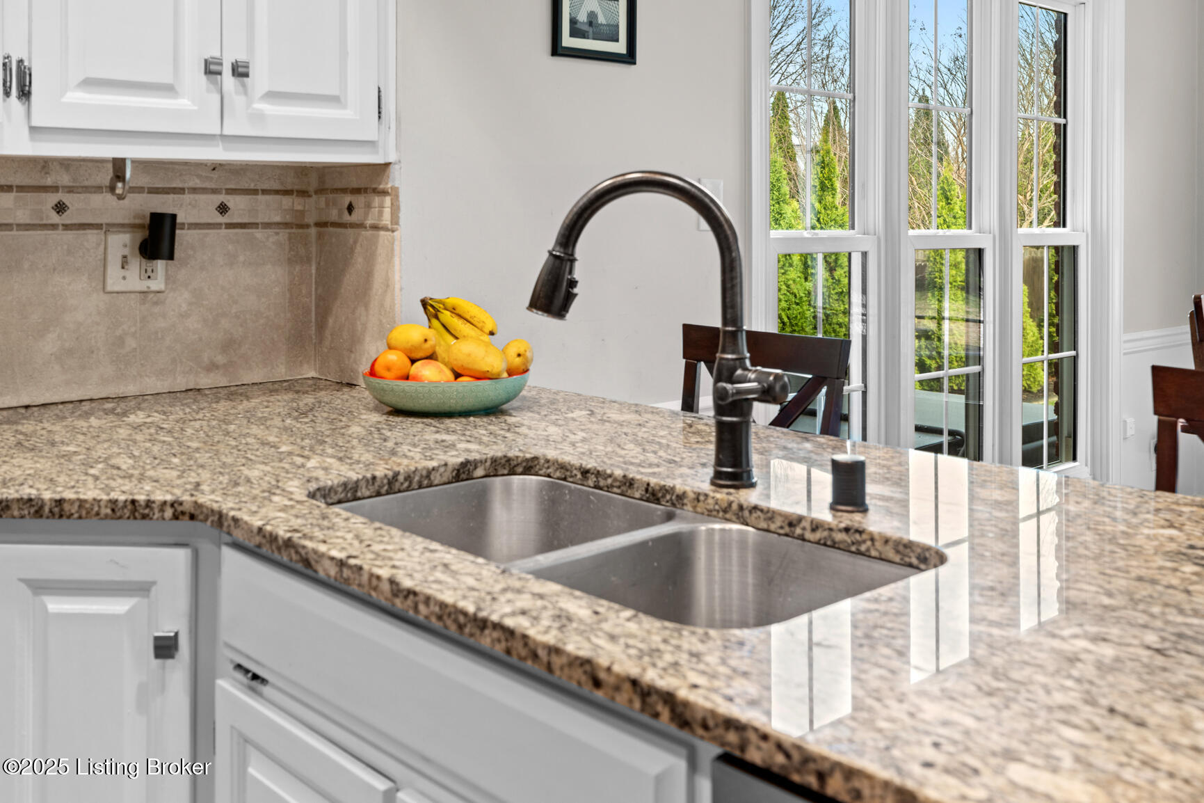 8809 Linn Station Rd, Louisville, Kentucky image 12