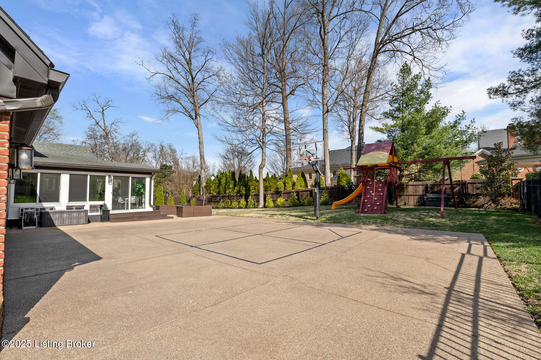 8809 Linn Station Rd, Louisville, Kentucky image 45